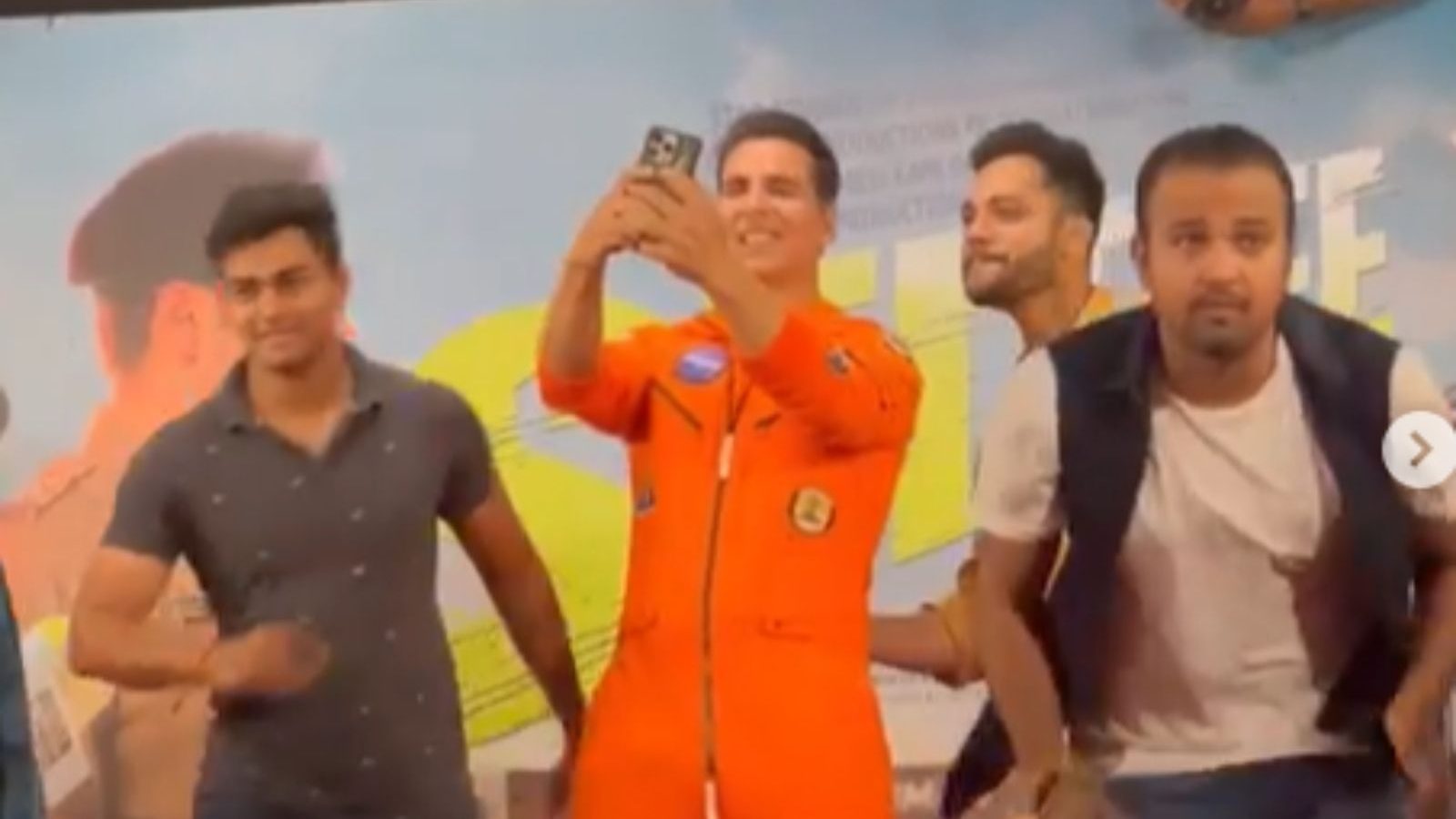 செல்ஃபி எடுப்பதில் கின்னஸ் சாதனை படைத்த நடிகர் அக்சய் குமார்!