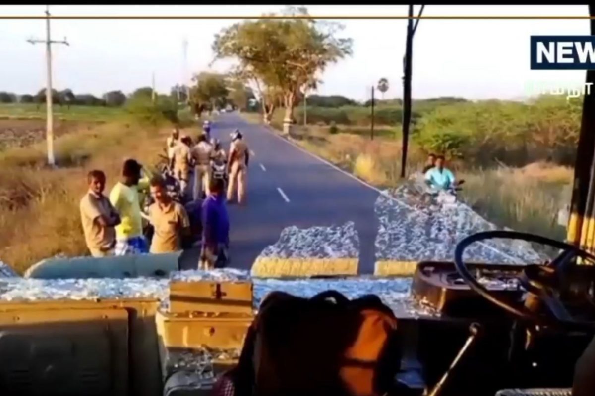 அரசு பேருந்து கண்ணாடியை உடைத்து இளைஞர்கள் ரகளை;பரமக்குடியில் பரபரப்பு!