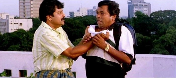  தூள் படத்தில் விவேக்குடன் இவர் நடித்த திருப்பதி லட்டு காமெடி, தலைநகரம் படத்தில் வடிவேலுவுடன் இணைந்து இவர் நடித்த காமெடி, திருவிளையாடல் ஆரம்பம் படத்தில் டைட்டல் பார்க் காமெடி என இவர் நடித்த பல காமெடி காட்சிகள் ரசிகர்களை வயிறு குலுங்க சிரிக்க வைத்தன.