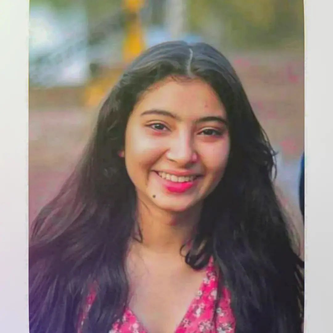  தமிழ் மட்டுமல்லாமல் இந்தி, மலையாளம், தெலுங்கு உள்ளிட்ட மொழிகளிலும் நடித்துள்ளார் சாரா.