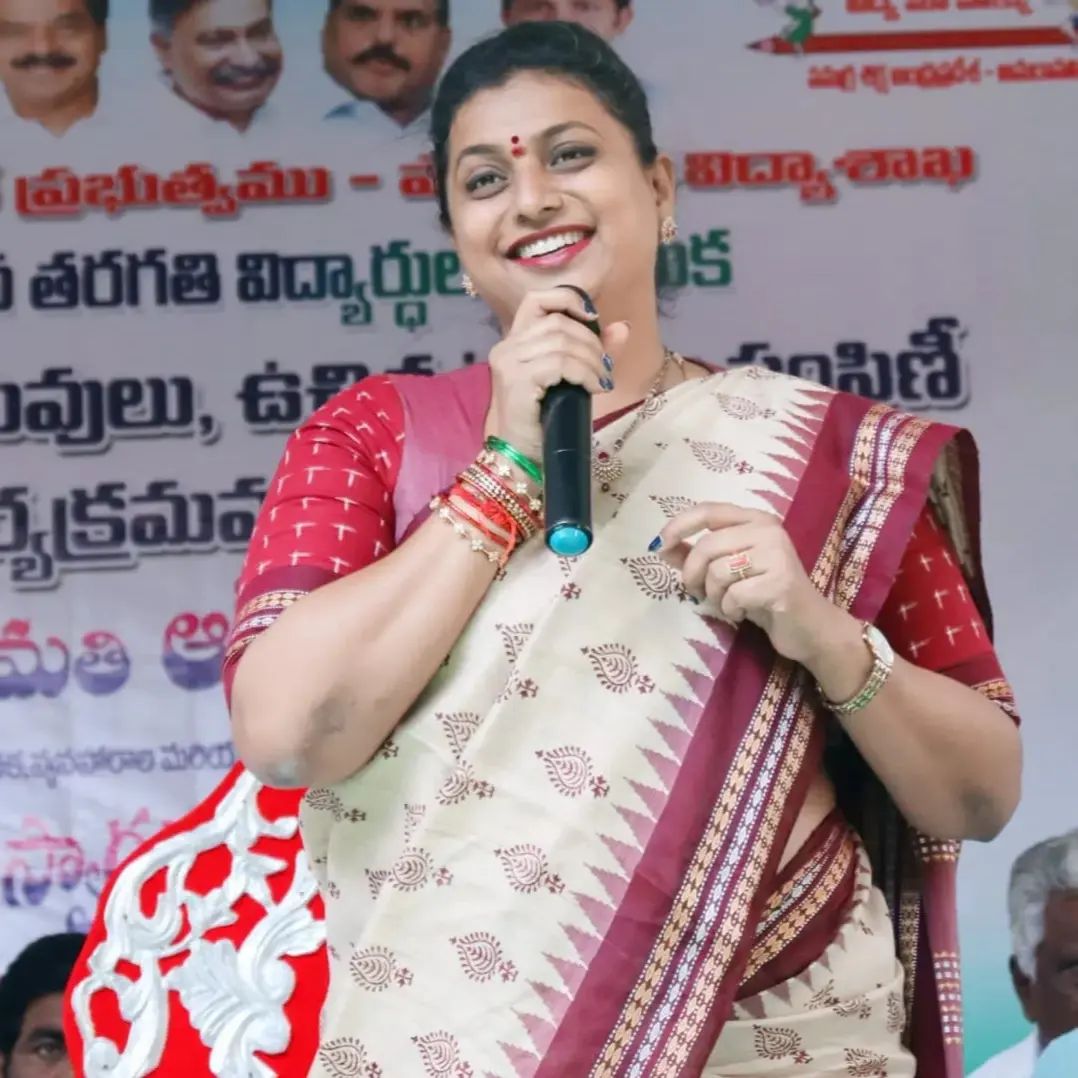  இவர் ரஜினி, சிரஞ்சீவி உள்பட தென்னிந்திய முன்னணி ஹீரோக்களுடன் இணைந்து நடித்து ஏராளமான ரசிகர்களை பெற்றுள்ளார்.