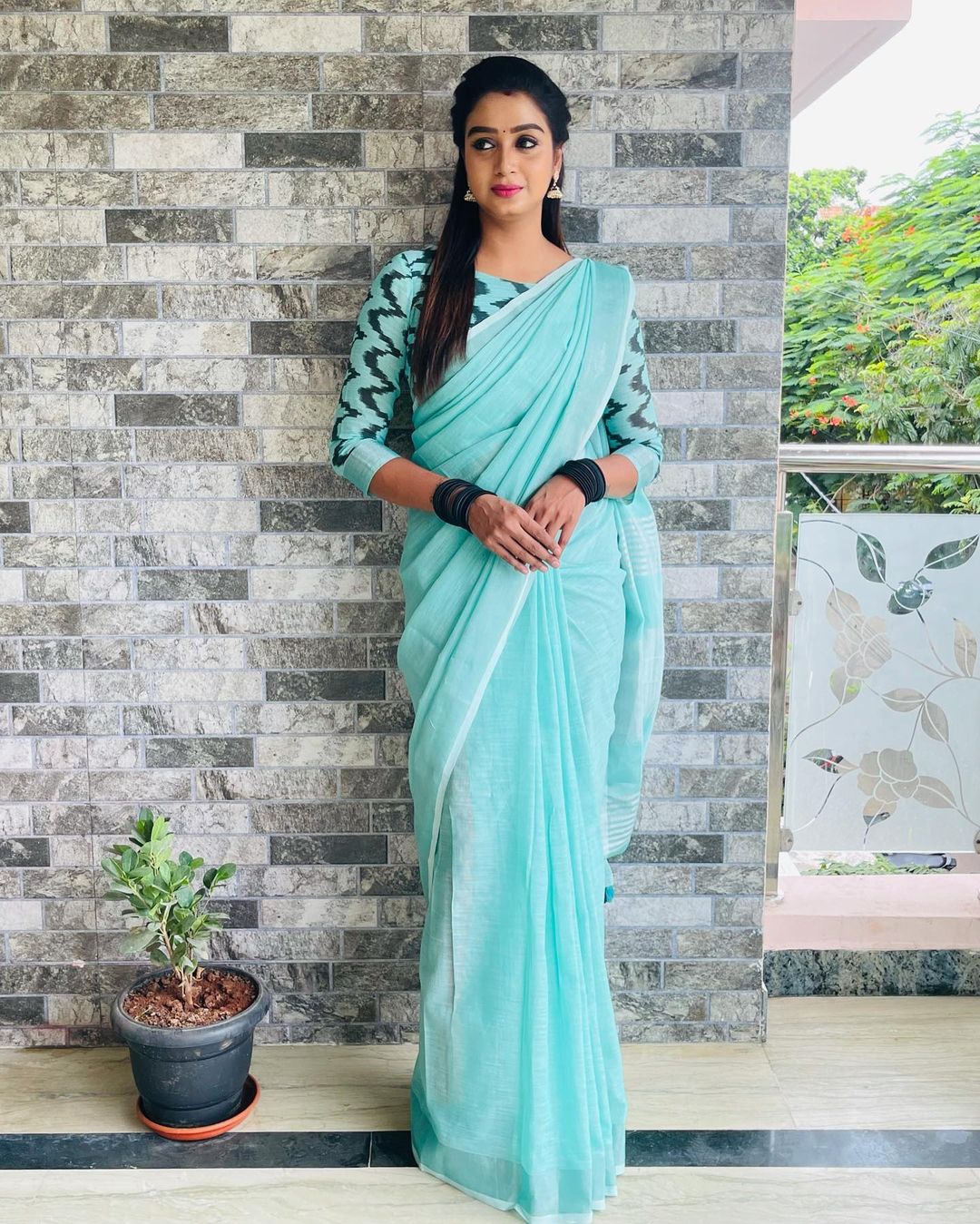  இத்தனை நாள் தனக்கு ஆதரவளித்த அனைவருக்கும் நன்றி எனவும், இனி சந்தியாவாக வேறொருவர் நடிப்பார் என்றும் அதில் குறிப்பிட்டுள்ளார்.