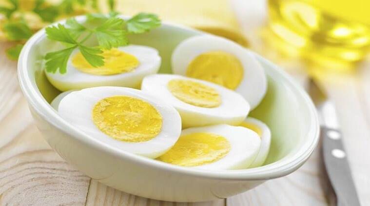  ,[object Object], உடல் எடையை குறைக்க விரும்பும் தைராய்டு நோயாளிகள் முட்டையின் மஞ்சள் கரு மற்றும் வெள்ளைக்கருவை உட்கொள்ளலாம், ஏனெனில் இது அவர்களின் உடலை துத்தநாகம், செலினியம் மற்றும் புரத சத்துக்களைக் கட்டுக்குள் வைத்துக்கொள்ள உதவியாக உள்ளது. மேலும் இது எடை இழப்பு மற்றும் எலும்புகள் வலுப்பெற உதவியாக உள்ளது.