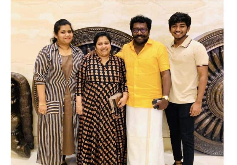  ரஜினிகாந்த், கமல்ஹாசன், விஜய், அஜித், சூர்யா, விக்ரம், தனுஷ் என பல முன்னணி ஹீரோக்களுடன் நடித்துள்ளார்.