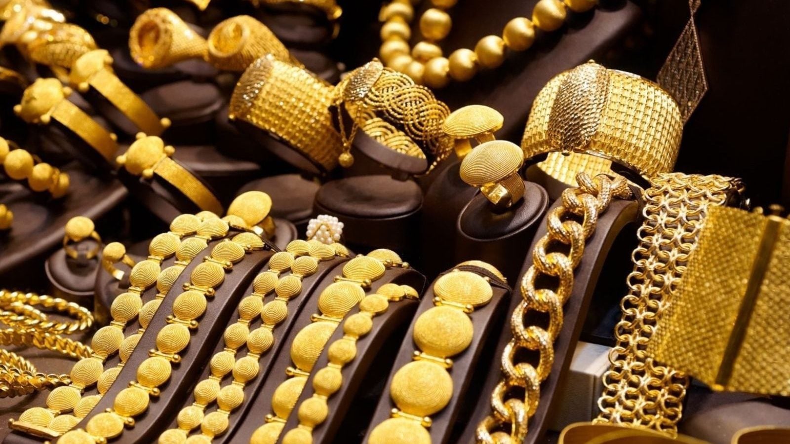 நகைப்பிரியர்களுக்கு ஷாக் கொடுக்கும் தங்கம் விலை.. எவ்வளவு தெரியுமா?