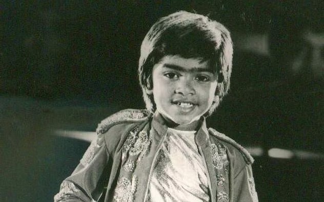  அதற்கு முன்பு மோனிஷா என் மோனலிசா, சொன்னால் தான் காதலா போன்ற படங்களில் விடலைப் பையனாக பாடல்களில் நடனமாடினாலும், தம், குத்து போன்ற படங்கள், சிம்புவை ஓர் ஆக்சன் கலந்த காதல் நாயகனாக முன்னிலைப்படுத்தின