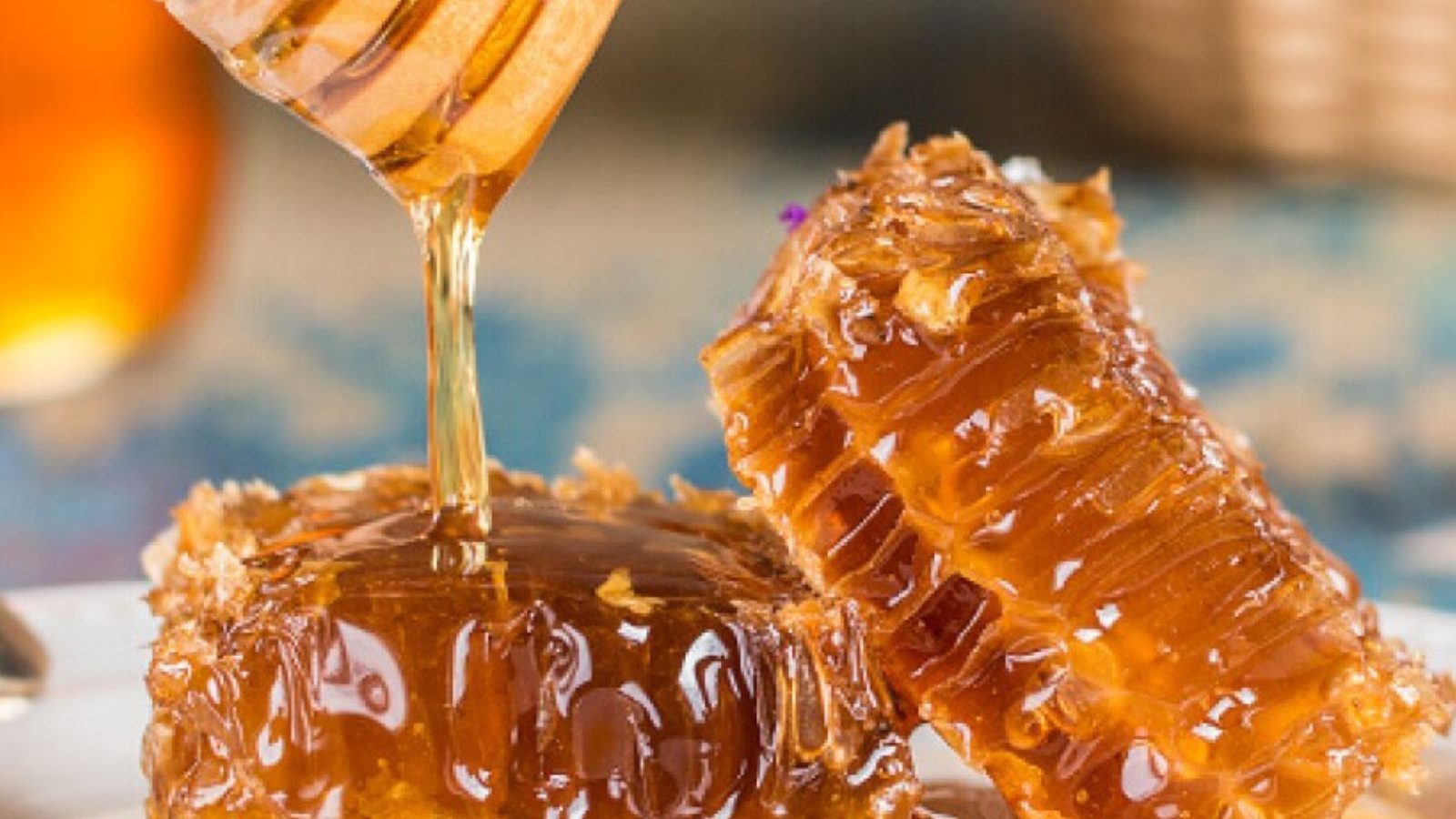 தேனை இப்படி சாப்பிட்டால் போதும்.. சட்டுனு உடல் எடை குறையும்..!