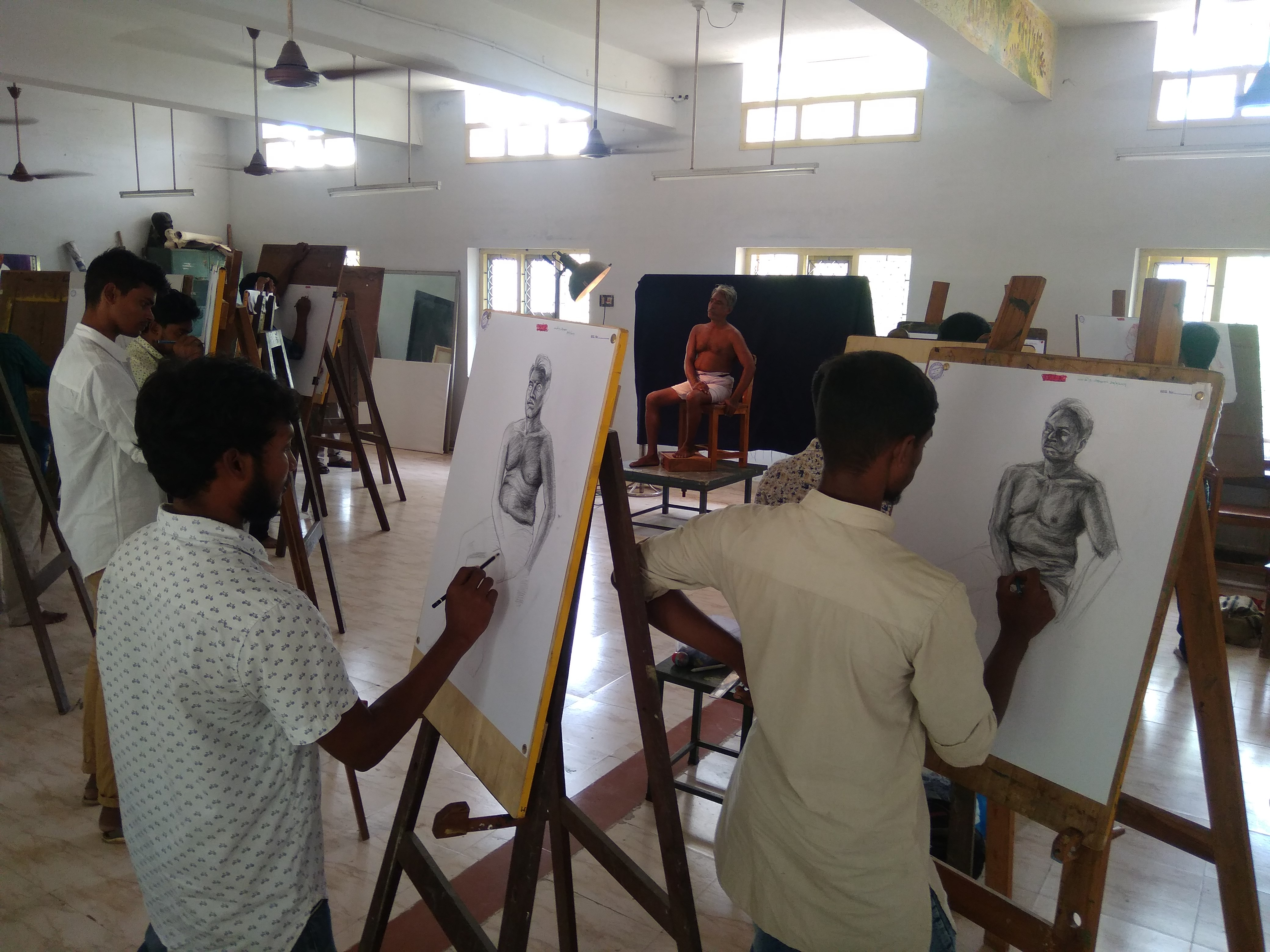  காலியிடம்- 2, சம்பள விகிதம் நிலை - 1 (ரூ. 15,700 முதல் ரூ.50,000 வரை).  வயது வரம்பு: விண்ணப்பதாரர்கள் 1.07. 2022 அன்றைய நிலவரப்படி, 18  முதல் 37 வயதுக்குள் இருக்க வேண்டும்.