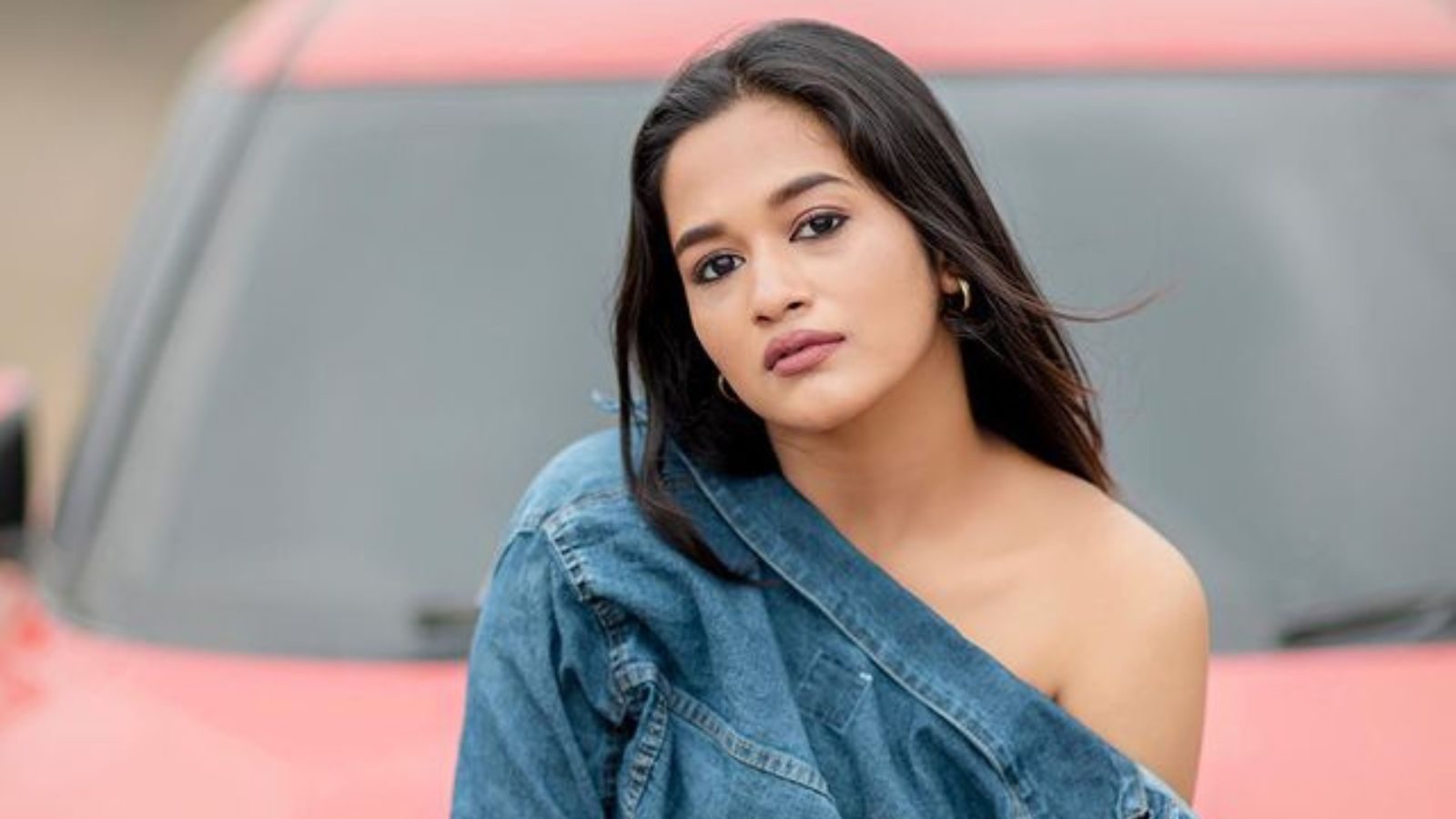 பாண்டியன் ஸ்டோர்ஸ் முல்லையா இது.. கிளாமர் படங்களை வெளியிட்டு  கிறங்கடிக்கும் காவ்யா அறிவுமணி