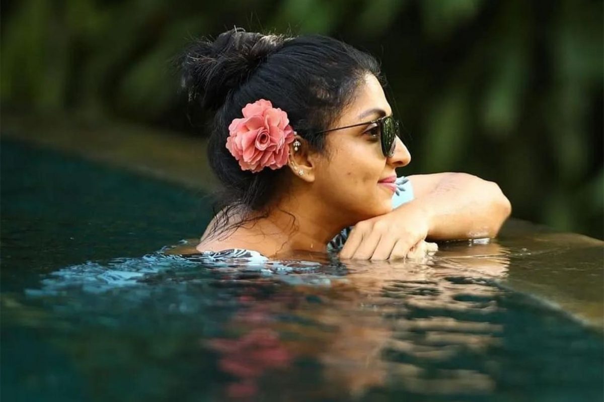 நீச்சல் குளத்தில் விஜய் டிவி டிடி-யின் அக்கா... கவனம் பெறும் படங்கள்!