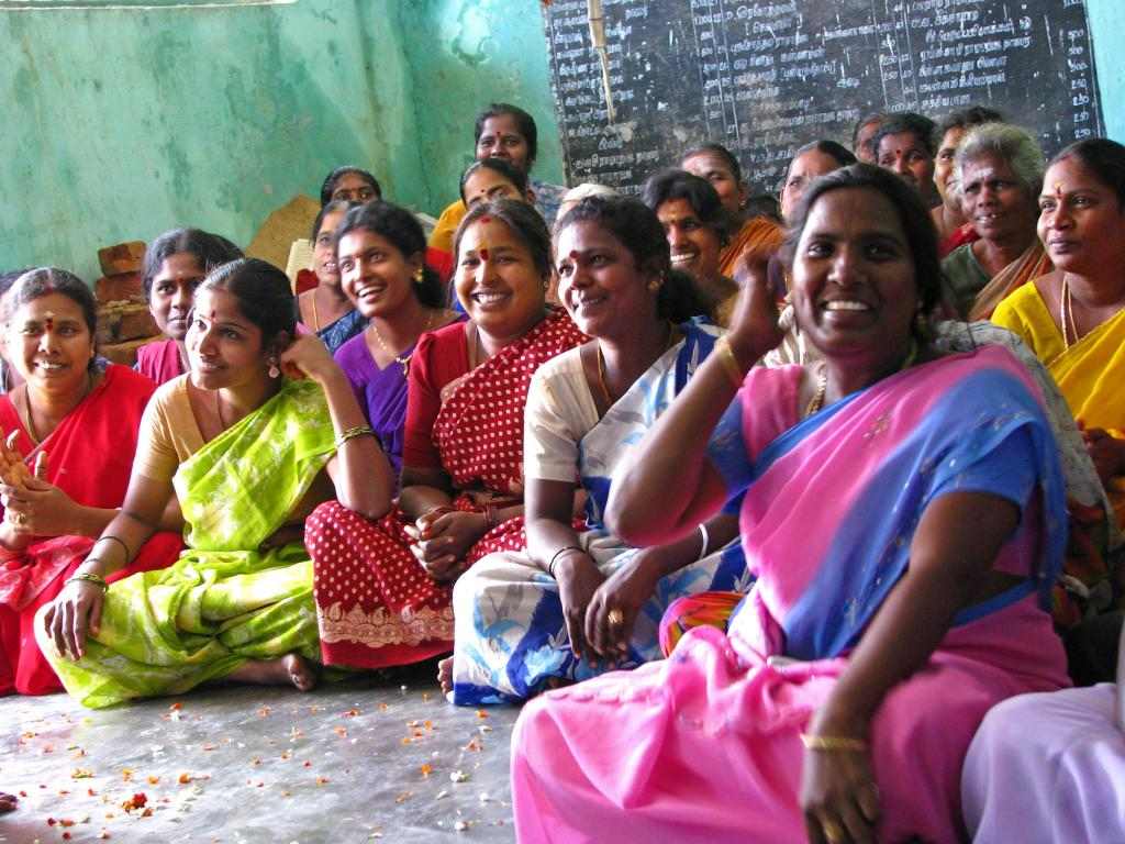  பெரும்பாலும், சுய உதவிக் குழுக்கள் என்றாலே பெண்களின் அமைப்பு என்றளவே எடுத்துக் கொள்ளப்படுகிறது. நாட்டில் மொத்த 1.2 கோடி சுய உதவிக் குழுக்கள் இயங்கி வருகிறது. இதில், கிட்டத்தட்ட 12% குழுக்கள் ஆண்களால் நடத்தப்பட்டு வருகிறது.இருப்பினும் , இத்திட்டம் தொடர்பான போதிய விழிப்புணர்வு பலரிடத்திலும் இல்லை என்பதும் குறிப்பிடத்தக்கது.
