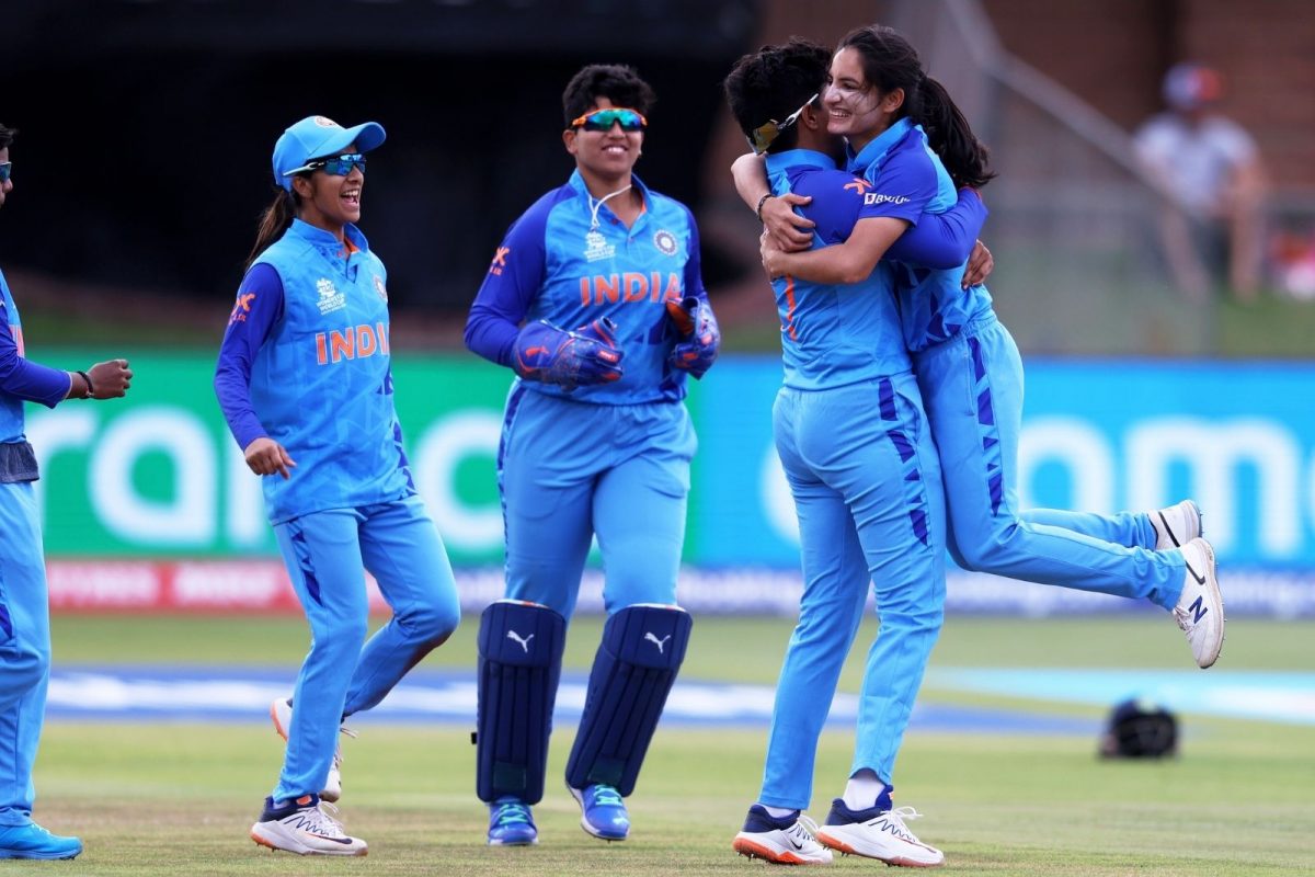 அயர்லாந்து விக்கெட்டை வீழ்த்திய உற்சாகத்தில் இந்திய மகளிர் அணி 
