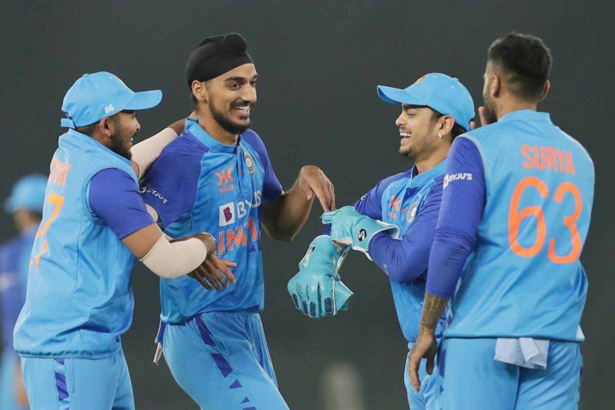 நியூசிலாந்து விக்கெட்டுகளை வீழ்த்திய உற்சாகத்தில் இந்திய அணி வீரர்கள் 