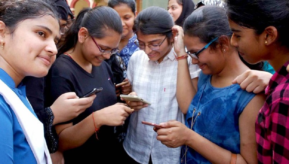  மேலும் ஒட்டு மொத்தத்தில், இந்தியாவில் உபயோகிக்கப்படும் மொத்த மொபைல் டேட்டா வருகின்ற 2024 க்குள் இரண்டு மடங்குக்கும் அதிகமாக இருக்கும் என்று எதிர்ப்பார்க்கப்படுகிறது. தனியார் வயர்லெஸ் நெட்வொர்க்குகளில் நாட்டின் முதலீடு வருகின்ற 2027 ஆம் ஆண்டில் 250 மில்லியனை எட்டும் என்று எதிர்ப்பார்க்கப்படுகிறது. குறிப்பாக டிரில்லியன் டாலர் டிஜிட்டல் பொருளாதாரமாக மாறுவதற்கான இந்தியாவின் நோக்கத்தை ஆதரிக்கும் அதே வேளையில், இந்த வளர்ச்சி நிலையான முறையில் நிர்வகிக்கப்படுவது அவசியம்" என்றும் சஞ்சய் மாலிக் தெரிவித்துள்ளார்.