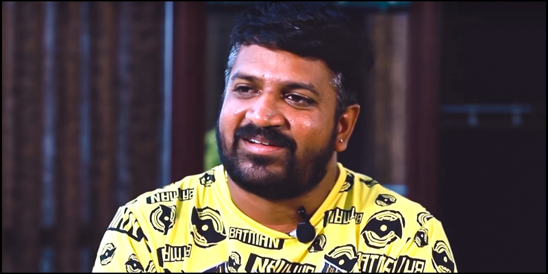  இந்நிலையில் தற்போது ராஜா ராணி 2 இயக்குநர் பிரவீன் பென்னட்டும் சீரியலை விட்டு விலகியுள்ளார். இனி ரமேஷ் பாரதி என்பவர் இதனை இயக்குவதாகக் கூறப்படுகிறது.