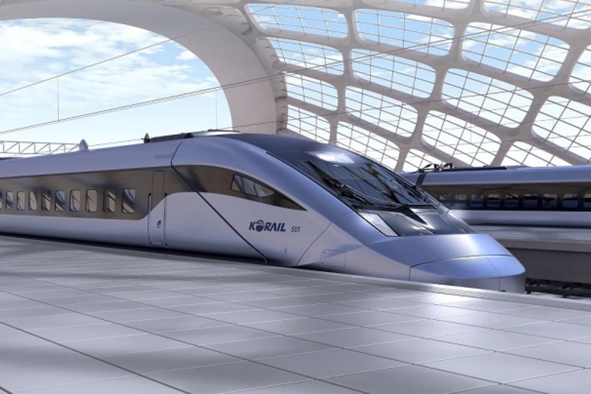  KORAIL KTX: 205 MPH தென் கொரியாவின் மேற்கில் உள்ள இன்சியான் சர்வதேச விமான நிலையத்தையும் கிழக்கில் உள்ள கடலோர நகரமான காங்னியுங்கையும் இணைக்கிறது. இது பயண நேரத்தை 6 மணி நேரத்திலிருந்து 2 மணி நேரமாகக் குறைக்கிறது. இதன் அதிகபட்ச வேகம் என்பது மணிக்கு 205 மைல்களாகும்.