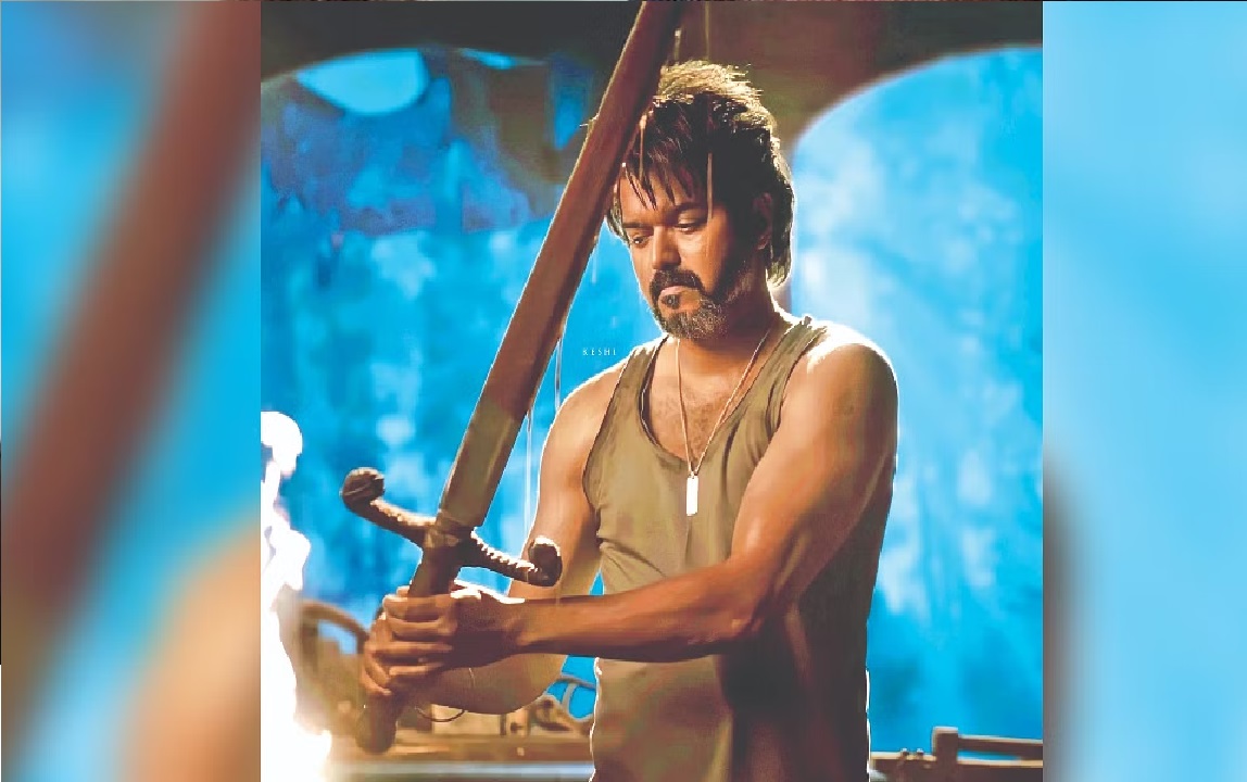  கடந்த 3 ஆம் தேதி லியோ படத்தின் ப்ரமோ வெளியாகி நல்ல வரவேற்பை பெற்றது. டீசரை டிகோட் செய்கிறேன் என்ற பெயரில் படத்தின் கதை இப்படித்தான் இருக்கும் என ரசிகர்கள் தங்கள் யூகங்களை பகிர்ந்துவருகின்றனர்.