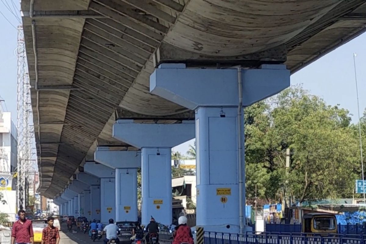 மதுரை பறக்கும் பாலம் கட்டுமான பணிகள் தீவிரம்