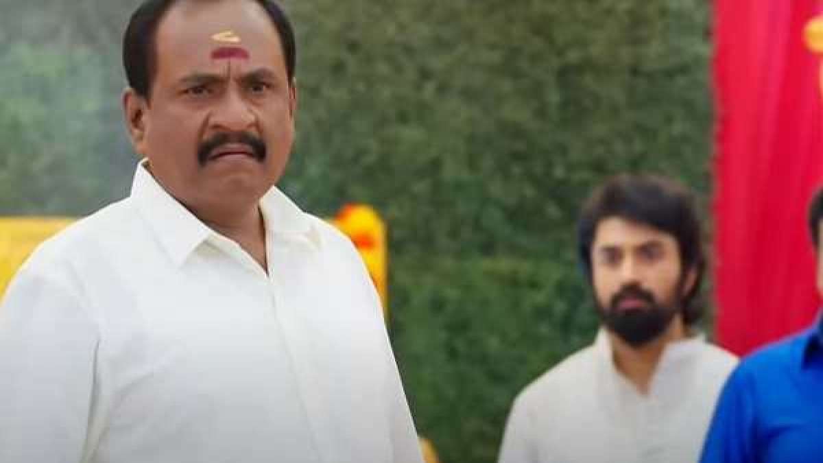  சன் டிவியில் ஒளிபரப்பாகும் எதிர் நீச்சல் தொடர் ரசிகர்களை வெகுவாக கவர்ந்துவருகிறது. இந்தத் தொடரில் ஆதி குணசேகரன் என்ற வேடத்தில் மாரிமுத்து கலக்கி வருகிறார்.  ஸ்லாங்கில் அவர் பேசும் விதம் ரசிகர்களிடையே நல்ல வரவேற்பை பெற்றுவருகிறது.