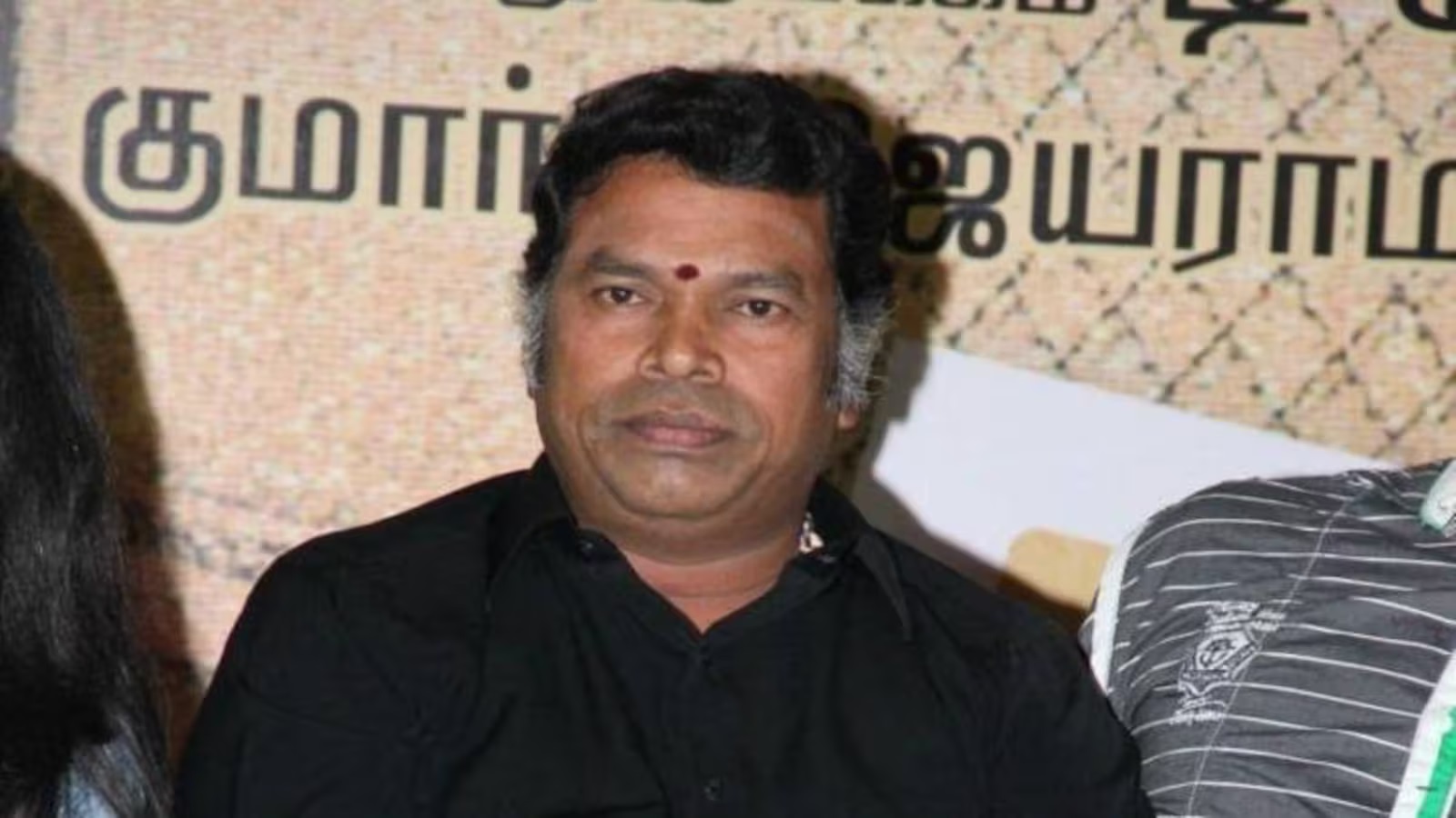  அபூர்வ சகோதரர்கள், வெற்றிவிழா, மைக்கேல் மதன காமராஜன் உள்ளிட்ட கமல் படங்களில் சிறிய வேடங்களில் நடித்திருந்தார்.