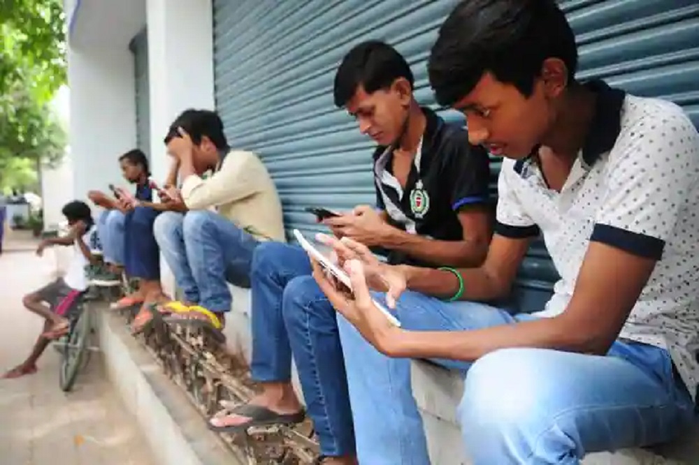  மேலும் நுகர்வோர் மற்றும் நிறுவனப் பிரிவுகளுக்கென புதிய டிஜிட்டல் பயன்பாட்டு நிகழ்வுகளை இயக்குவதன் மூலம் 5ஜி மொபைல் பிராட்பேண்ட் பயன்பாட்டை இந்தியாவிற்கு அடுத்த கட்டத்திற்குக் கொண்டு செல்லும் என நம்புவதாக தெரிவித்துள்ளார்.