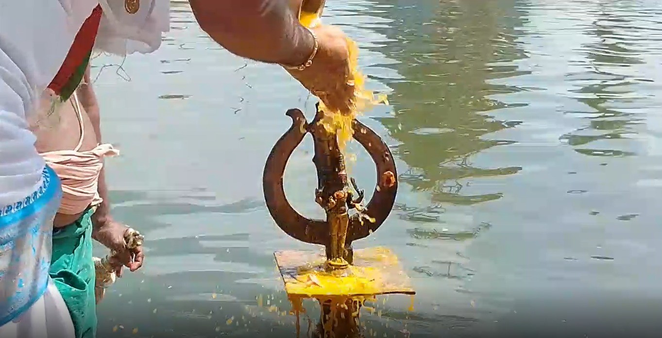   மாவட்டம், திருக்குவளை அருகேயுள்ள எட்டுக்குடி ஸ்ரீசுப்பிரமணிய சுவாமி கோயிலில் தைப்பூசத்தையொட்டி இன்று  சிறப்பு வழிபாடு நடைபெற்றது.