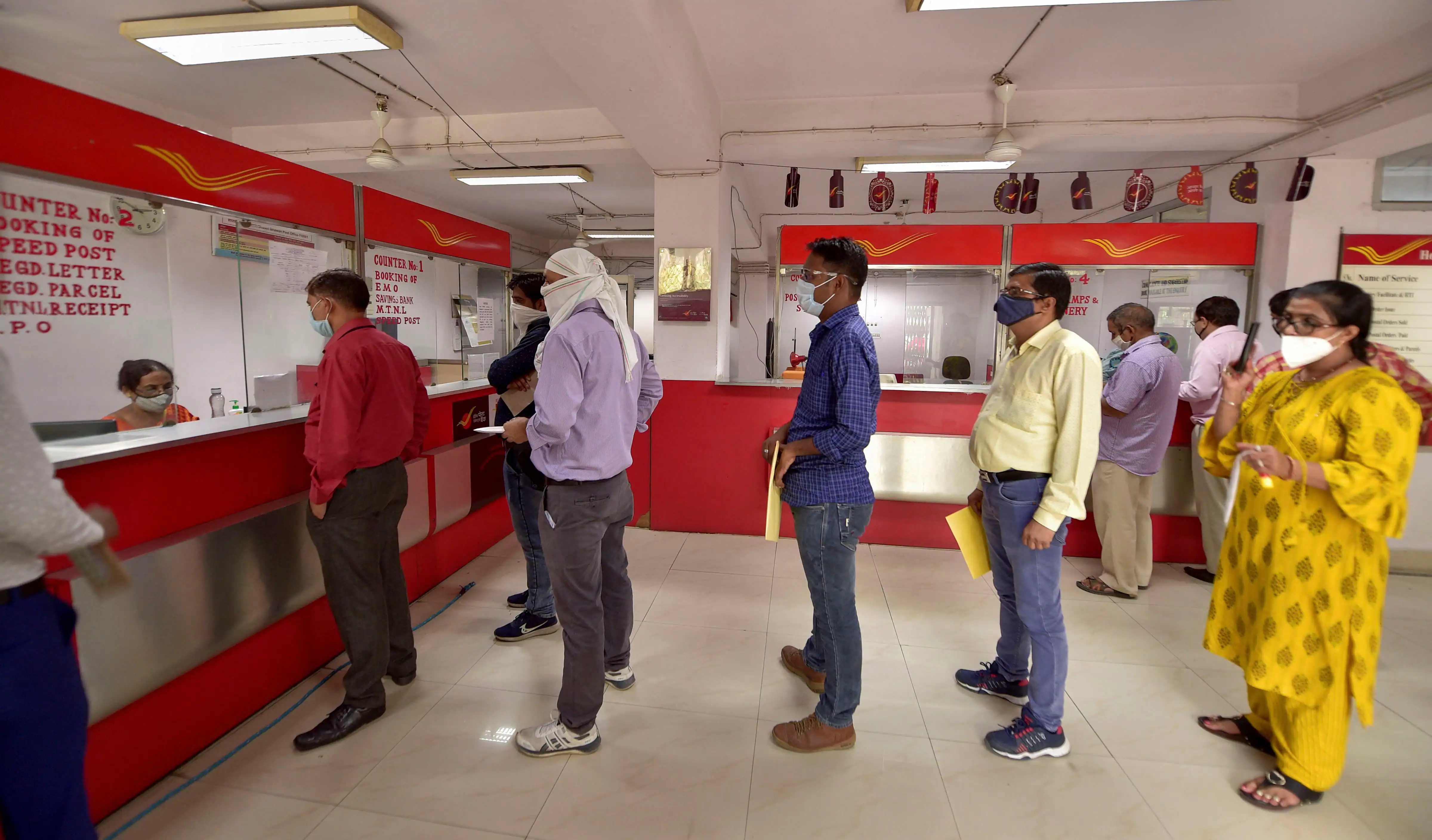  ஊதியம் மற்றும் படிகள்: கிளை போஸ்ட் மாஸ்டர் (BPM - BranchPostmaster BPM) பதவிக்கு - ரூ. 12,000 முதல் 29,380 வரை ஊதியம் வழங்கப்படும். உதவிக் கிளை போஸ்ட் மாஸ்டர் / அஞ்சல் பணியாளர் (Assistant Branch Postmaster - ABPM /Dak Sevak) - ரூ. 10,000 முதல் 24,470/- வரை ஊதியம் வழங்கப்படும்