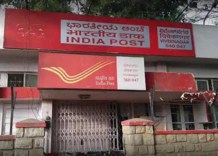  கிராம் சுரக்ஷா யோஜ்னா பாலிசியின்படி ஒரு நபர் திட்டத்தின் கீழ் பாலிசி மதிப்பு ரூ.10 லட்சமாக இருந்தால், மாதம் ரூ.1,515 முதலீடு செய்தால் (ஒரு நாளைக்கு ரூ.50) அவருக்கு மெச்சூரிட்டிக்கு பின் சுமார் ரூ.35 லட்சம் வரை கிடைக்கும். அதாவது இந்த பாலிசியில் முதலீடு செய்வோர் 55 ஆண்டு காலத்திற்கு ரூ.31,60,000, 58 ஆண்டுகளுக்கு ரூ.33,40,000 மற்றும் 60 ஆண்டுகளுக்கு ரூ.34.60 லட்சம் வரை மெச்சூரிட்டி பெனிஃபிட்டை பெறுவார்கள்.