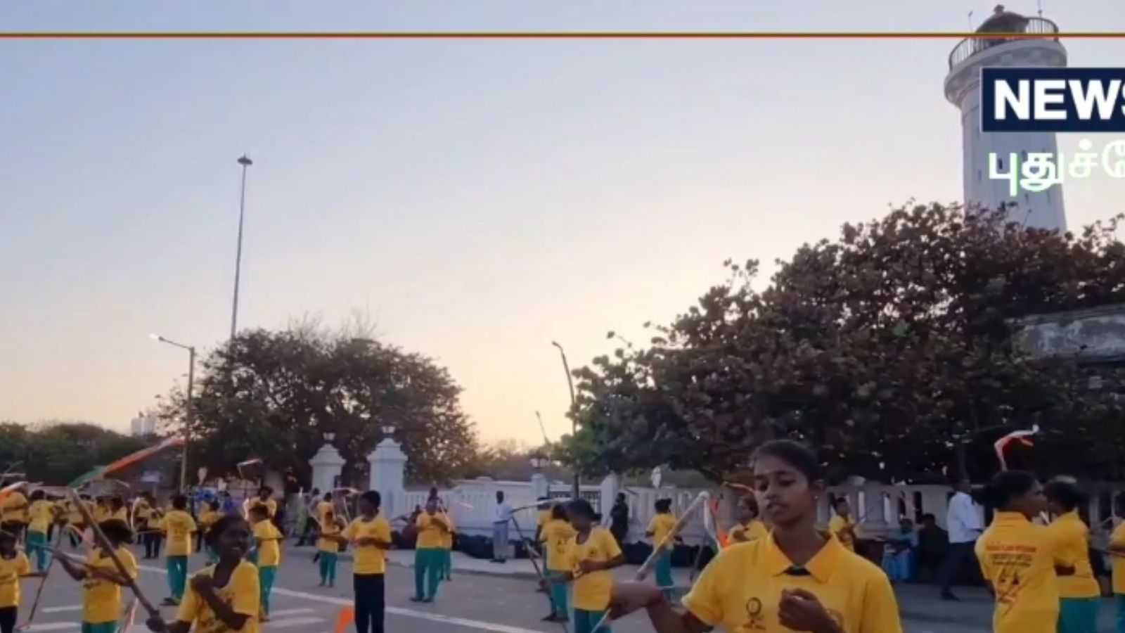 புதுவையில் 1,000 மாணவர்கள் தொடர்ச்சியாக 30 நிமிடங்கள் சிலம்பம் சுற்றி சாதனை!