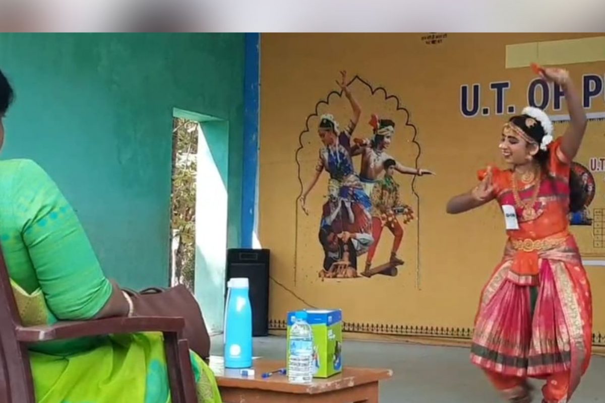 போட்டியில்