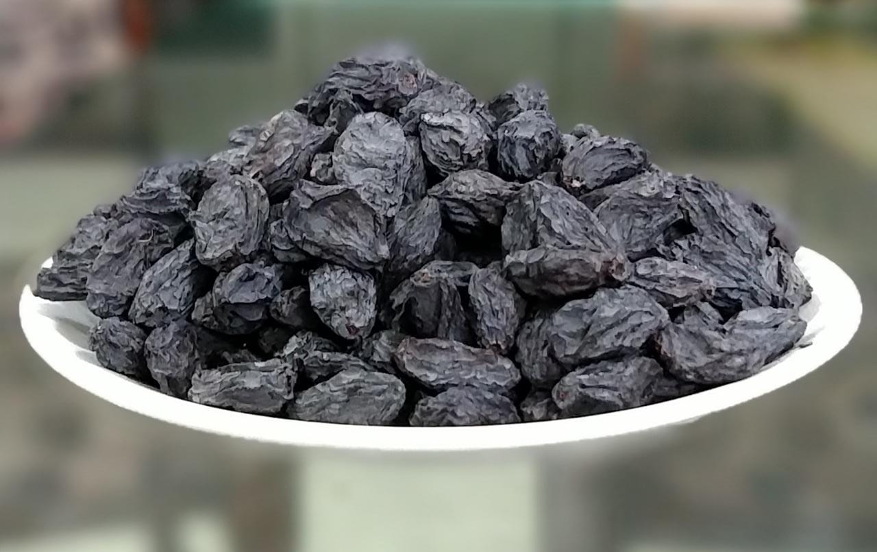  ,[object Object], கருப்பு திராட்சையில் நிறைந்துள்ள இரும்பு சத்து ரத்த சோகையை தடுக்க உதவுகிறது. மேலும் கருப்பு திராட்சையில் இருக்கும் காப்பர், உடலின் பல்வேறு பாகங்களுக்கு ஆக்ஸிஜனை எடுத்துச் செல்ல தேவையான சில வைட்டமின்களும் உள்ளன. இதனால், ரத்த சோகை தடுக்கப்படுவதோடு, ரத்த ஓட்டமும் அதிகரிக்கும்.