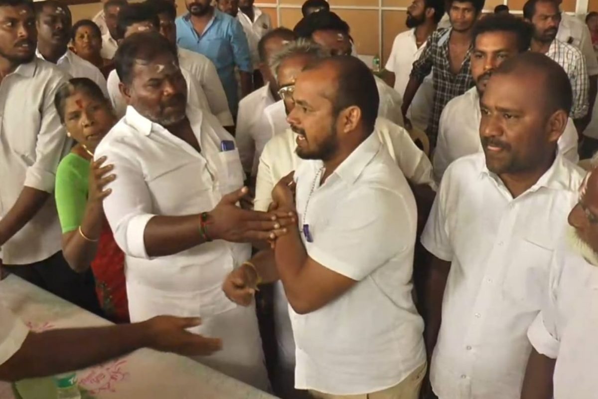 வாக்குவாதத்தில்