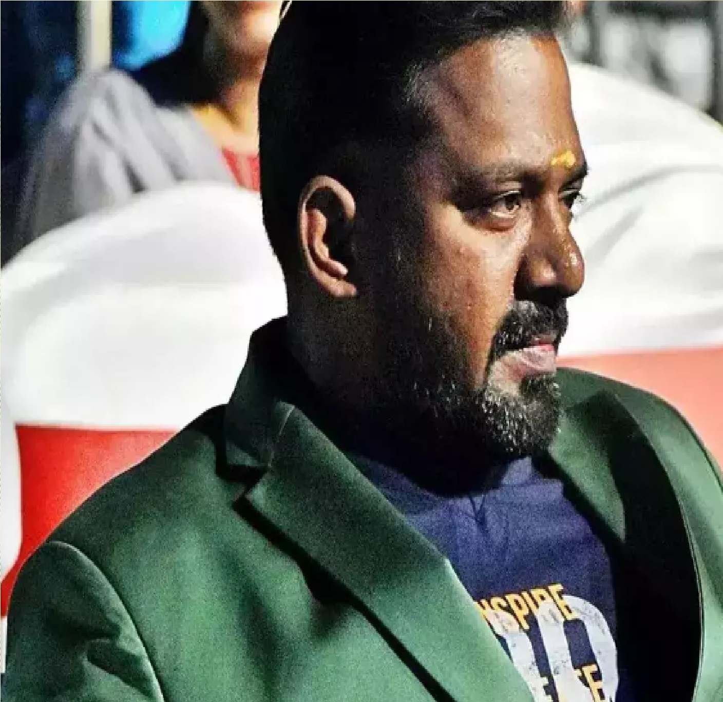     Dua burung beo telah disita dari rumah aktor Robo Shankar untuk berkembang biak tanpa izin.