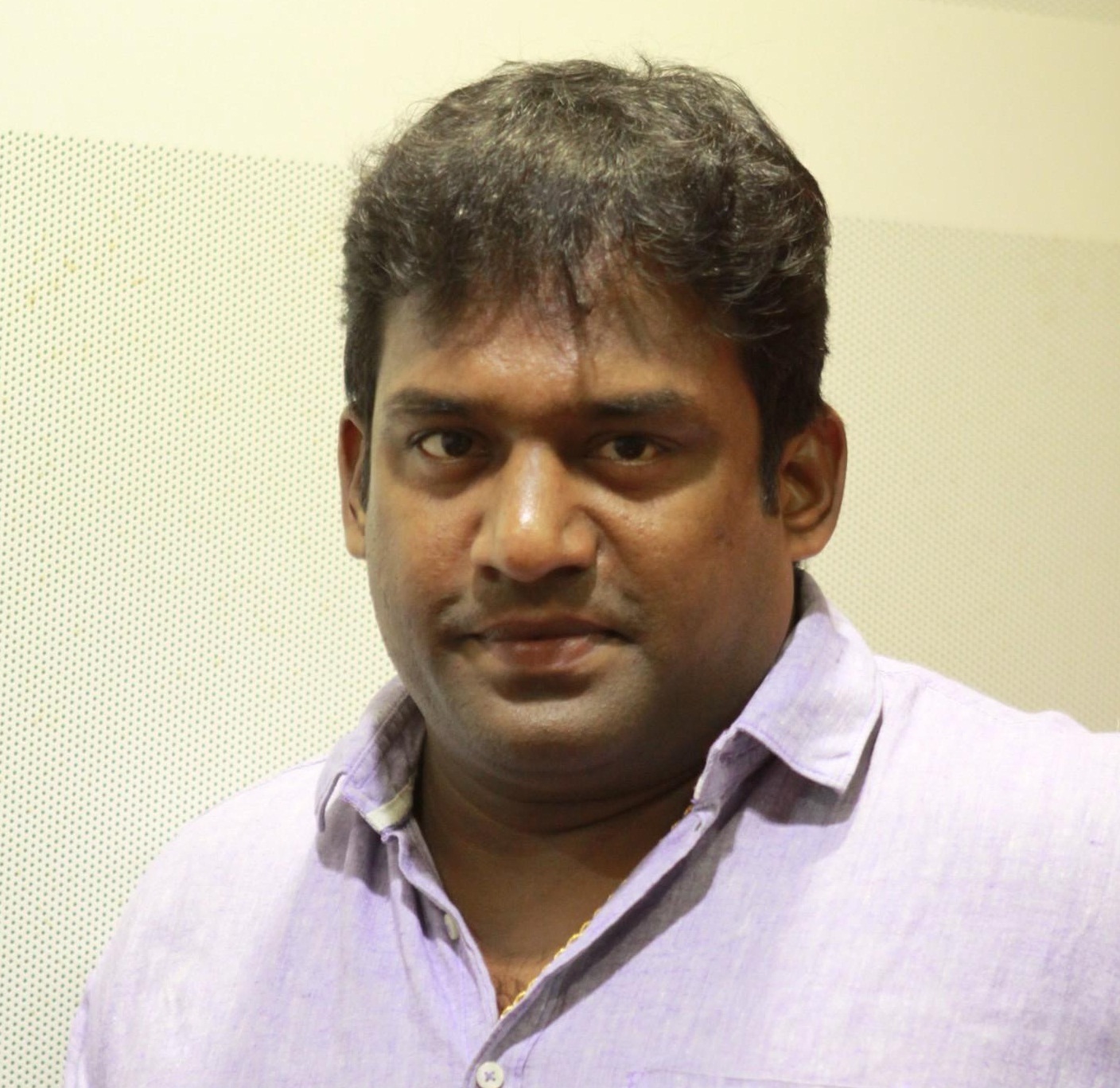  ‘கலக்கப்போவது யாரு’ நிகழ்ச்சியில் கலந்து கொண்டு தனது நகைச்சுவையால் மக்களை கவர்ந்தவர் ரோபோ சங்கர். பின்னர் திரைப்படங்களில் நகைச்சுவை நடிகராக அறிமுகமானார். மாரி, வேலைன்னு வந்துட்டா வெள்ளைக்காரன், கலகலப்பு 2 உள்ளிட்ட பல திரைப்படங்களில் ரோபோ சங்கரின் காமெடி ரசிகர்களிடம் நல்ல வரவேற்பைப் பெற்றுள்ளன.