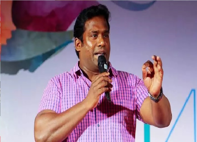  சின்னத்திரையில் இருந்து வெள்ளித்திரைக்குச் சென்று வெற்றிகளை குவித்து வருபவர்களின் பட்டியலில் ரோபோ சங்கர் பெயர் கண்டிப்பாக இருக்கும். இவரது மகளான இந்திரஜா ‘பிகில்’ படத்தில் பாண்டியம்மா என்ற கேரக்டரில் நடித்து அசத்தினார்.