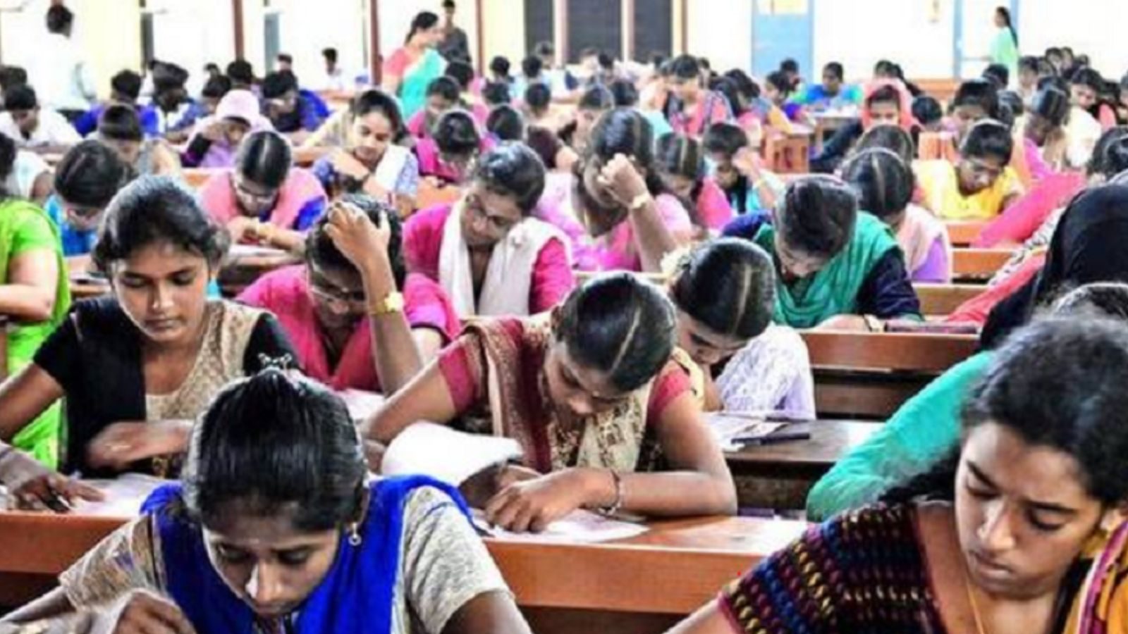 டிஎன்பிஎஸ்சி தேர்வர்களுக்கு சூப்பர் வாய்ப்பு... மத்திய அரசுப் பணியில் 11,000 காலிப்பணியிடங்கள்!