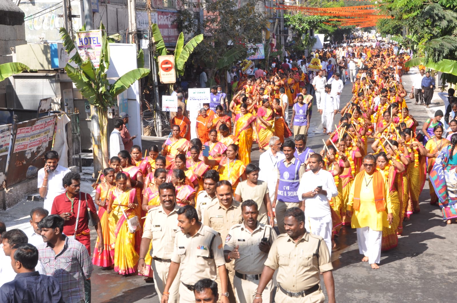  இந்த நிலையில் அங்கு பேசிய திருப்பதி சட்டமன்ற உறுப்பினர் கருணாகர் ரெட்டி, சிந்து சமவெளி நாகரிக நகரங்கள் துவங்கி உலகில் தற்போதும் இருக்கும் எந்த நகருக்கும் பிறந்தநாள் என்று ஒன்று இருக்காது.ஆனால் திருப்பதிக்கு மட்டும் பிறந்தநாள் உள்ளது.