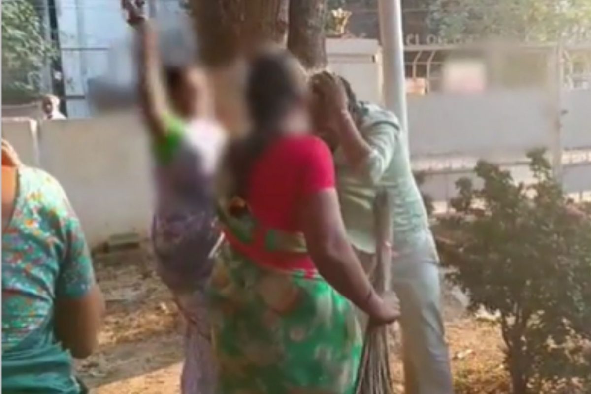 ராம்பாபுவை அடிக்கும் பெண்கள்