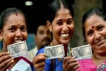 குடும்பத் தலைவிகளுக்கு மாதம் ரூ.2,000 எப்போது.. சித்தராமையா அறிவிப்பு