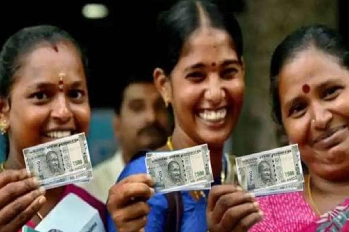 குடும்பத் தலைவிகளுக்கு மாதம் ரூ.1,000... வந்தது புது அப்டேட்..!