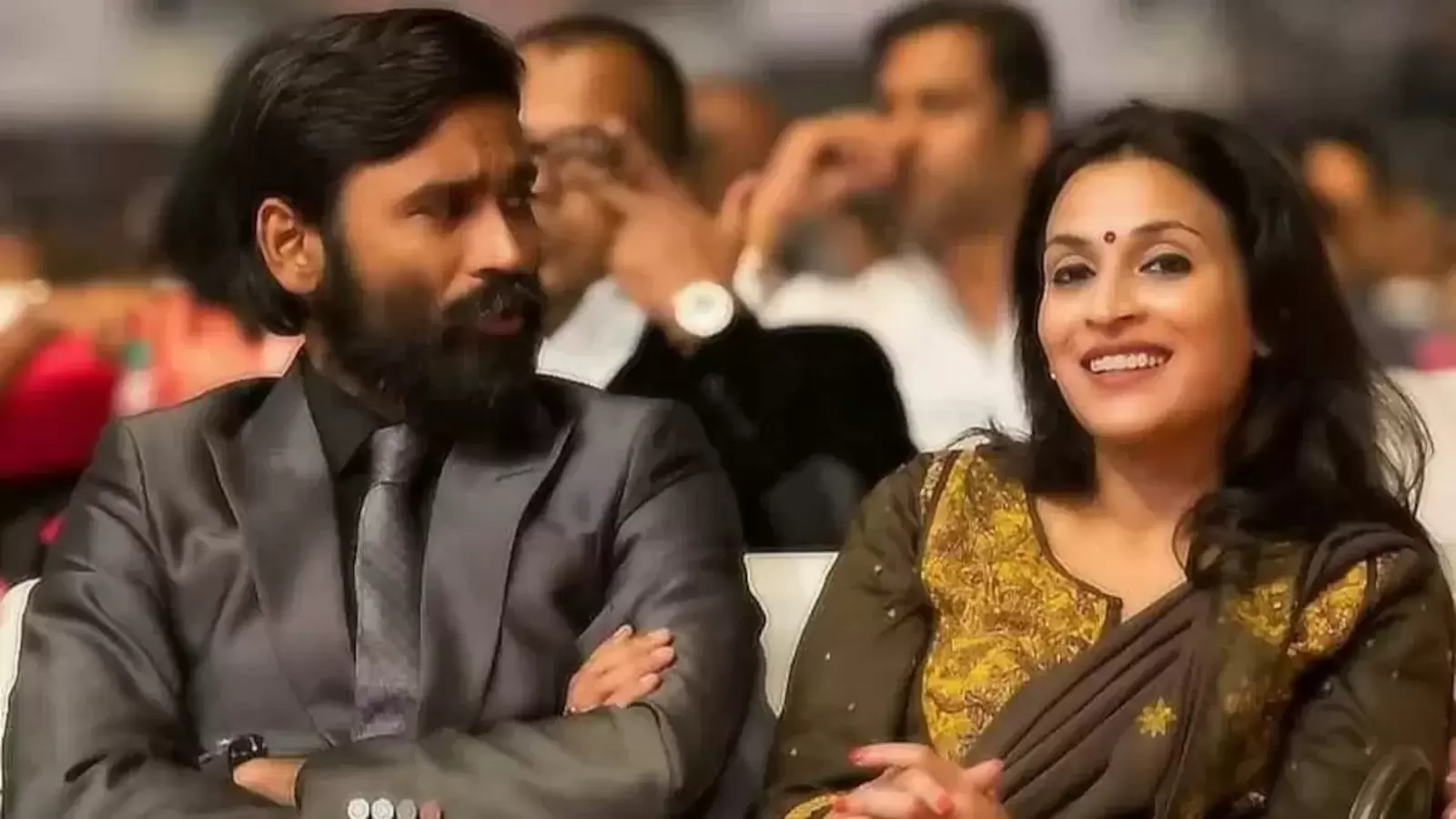  நடிகர் தனுஷ் அவரது மனைவி ஐஸ்வர்யா இருவரும் தங்கள் திருமண உறவை முறித்துக் கொள்வதாக கடந்த ஆண்டு ஜனவரி 17ம் தேதி அறிவித்தனர். இருவரும் சமூகவலைதளங்களில் ஒரே மாதிரியான அறிக்கையை வெளியிட்டு, தாங்கள் பிரிவதை உறுதிப்படுத்தினர்.