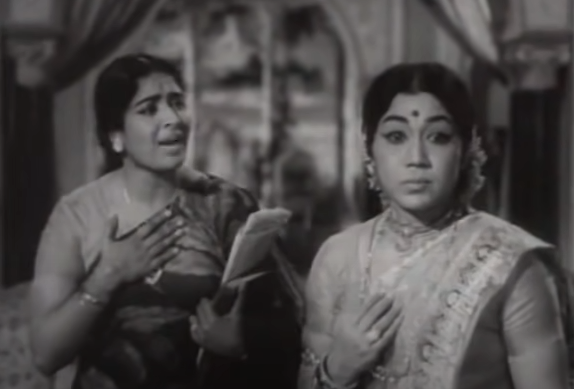 1959 இல் சி.வி.ஸ்ரீதரின் கல்யாணப் பரிசு வெளியானது. குடும்பத்திற்கு அக்கா  செய்யும் தியாகத்துக்குப் பதிலாக அக்காவிற்கு தனது காதலனை விட்டுத் தரும் தங்கையின் கதை கல்யாணப் பரிசு. பத்து வருடங்கள் கழித்து 1969 இல் அதே போல் ஒரு படம் வெளியானது. படத்தின் பெயரே அக்கா தங்கைதான். சாண்டோ சின்னப்ப தேவரின் தண்டாயுதபாணி பிக்சர்ஸ் படத்தை தயாரிக்க, அவரது தம்பி எம்.ஏ.திருமுகம் படத்தை இயக்கினார்.