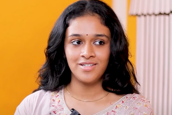  இந்நிலையில் தற்போது அவரது லேட்டஸ்ட் படம் இணையத்தில் வெளியாகியுள்ளது. நெடு நெடுவென வளர்ந்து ஆள் அடையாளமே தெரியாமல் மாறியிருக்கிறார் ரக்‌ஷனா.