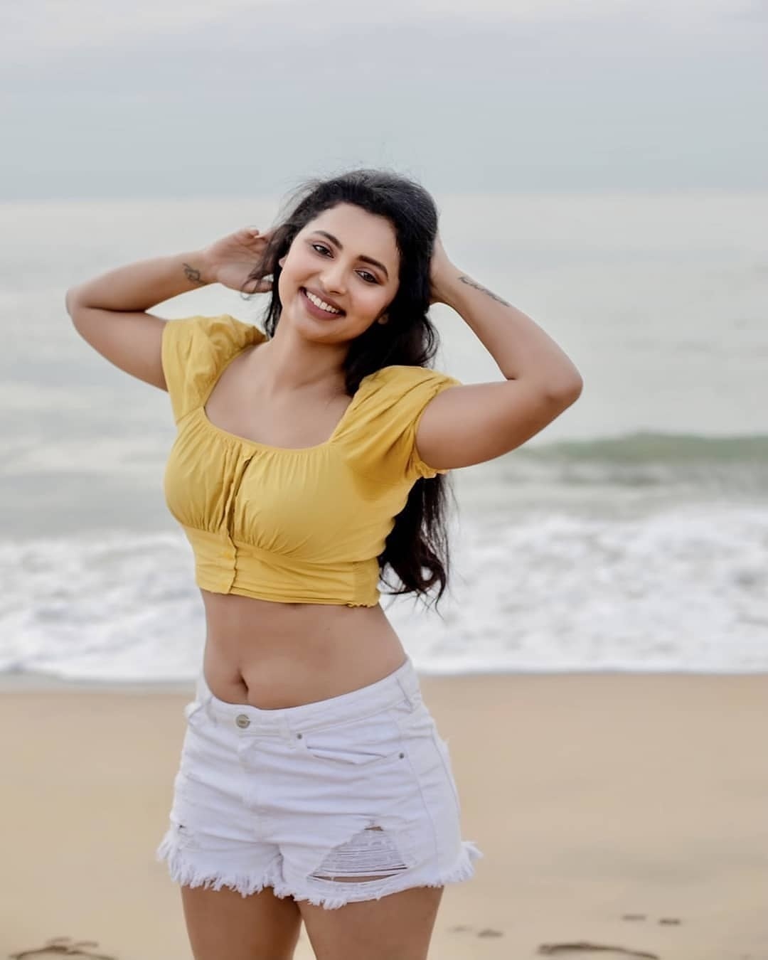  இவர் தன்னுடைய காதலர் தன்னை பலமாக தாக்கியதாக கூறி முகம் மற்றும் உடலில் காயங்களுடன் புகைப்படங்களை பகிர்ந்துள்ளார்.