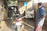 எந்த பிரச்சனைனு வந்தாலும் பிரிச்சு மேயும் பெண் மெக்கானிக்!..
