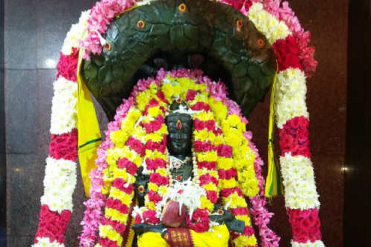  ,[object Object],: குரு, கோட்சார ரீதியாக 2, 5, 7, 9, 11 ஆகிய இடங்களில் சஞ்சரிக்கும் காலத்தில், பொருளாதார மேன்மை, திருமணம் போன்ற சுபகாரியங்கள் கைகூடக்கூடுதல், புத்திர பாக்கியம் போன்ற யாவும் சிறப்பாக அமையும். ராசிக்கு 2, 5, 7, 9, 11-ல் கோட்சார குரு வரும் போது, குரு பலம் என கூறுகிறோம். ஆனால் குரு ஒரு சுற்றுக்கு 12 வருடம் எடுத்து கொள்வதால், ஒருவருக்கு 5 முறை தான் குரு பலம் வருவதற்கு வாய்ப்பு உள்ளது.