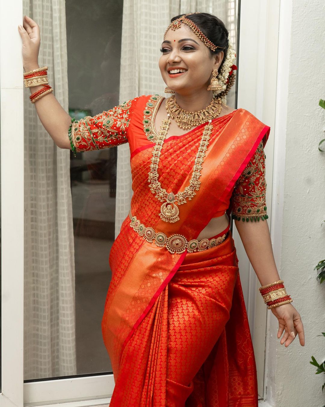  தொலைக்காட்சி சீரியல்களில் சன் டிவியில் ஒளிப்பரப்பாகும் சீரியல்களுக்கு என்றே தனி ரசிகர் கூட்டம் உள்ளது. இதில் குறிப்பாக ரோஜா சீரியல், மிகப் பெரிய ரசிகர் பட்டாளத்தை பெற்றுள்ளது.