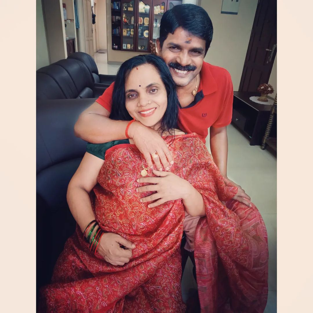  ஆர்யா பார்வதி தனது பள்ளி படிப்பை முடித்துவிட்டு கல்லூரி படிப்பை வெளிநாட்டில் முடித்தார்.
