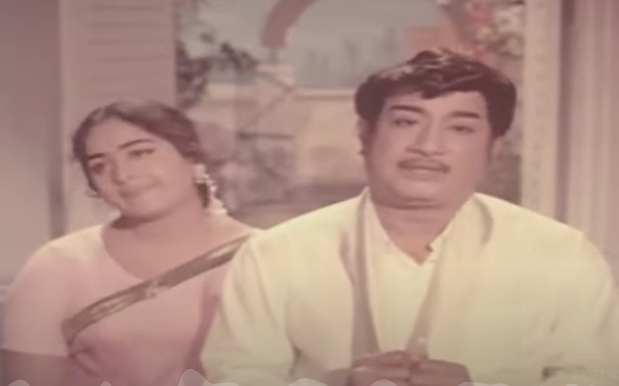  தேசிய ஒற்றுமையை வலியுறுத்துகிற கதையில் அவரைவிட யார் பொருத்தமாக இருக்க முடியும்? அதனால், அப்படியொரு கதையை எழுதியதும் ஏ.சி.திருலோகச்சந்தர் சிவாஜியை தேடி வந்து ஒப்பந்தம் செய்ததில் வியப்பில்லை.