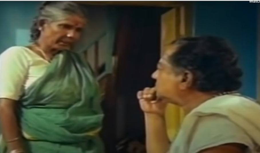  சில படங்கள்தான் எக்காலத்திற்கும், எல்லாத் தரப்பினருக்குமான படமாக அமையும். அப்படியொரு படம் ஆண் பாவம். அதற்கு முக்கிய காரணம், படத்தில் வன்மம் எங்குமே கிடையாது. அண்ணன் வி.கே.ராமசாமி டூரிங் டாக்கீஸ் திறந்துவிட்டார் என்ற பொறாமையில் அவரது தம்பி ஜனகராஜ் ஹோட்டல் ஒன்றை திறப்பார். அந்த பொறாமையும்கூட நகைச்சுவையாக, யாருக்கும் பாதிப்பில்லாத பொறாமையாக இருக்கும். பாண்டியனுக்கு திருமணம் நிச்சயமானதும், தம்பி ஜனகாராஜை ஹோட்டலுக்கு தேடிவரும் அண்ணன் வி.கே.ராமசாமி சரக்கு மாஸ்டரிடம், மூத்தவனுக்கு கல்யாணம் வச்சிருக்கேன், அந்த கழுதையை முன்ன நின்னு நடத்தித்தரச் சொல்லு என்பார். என்னை மாதிரி மூத்தவன் வாயில்லாதவன்னு அவனுக்கு ஊமைப் பொண்ணா பார்த்தியா என்று ஜனகராஜ் கேட்க, ஆங், இப்ப வந்து பேசு... நாலு இடத்துக்குப் போய் நீயில்ல நல்ல பொண்ணா பார்த்திருக்கணும் என்பார் வி.கே.ராமசாமி. அதெல்லாம் நான் சின்னவன்கிட்ட தினம் கேட்டுகிட்டுதான் இருக்கேன் என்பார் ஜனகராஜ். பொறாமையெல்லாம் வெளியில்தான், உள்ளுக்குள் ஓடுவதெல்லாம் அன்பும், பாசமும்தான்.